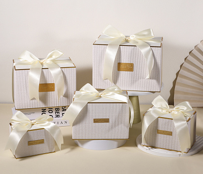 Набор подарочных коробок "Изящество"24*17*16,5, 21*15*14,5, 18*13*12,5, 15*11*10,5, 12*9*8,5, 5 шт., молочный