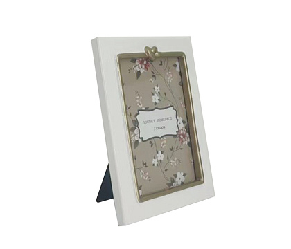 Фоторамка декоративная из эпоксидной смолы, серия "Весна", цвет белый/золотой, со стеклом, 7,5x10 см