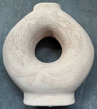 Ваза керамическая, цвет нежно-бежевый, 21,6*8,4*23,6 см.