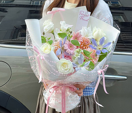 Упак. материал флористическая пленка "Сердечные нити", 50 мкр, 57 см х 10 м, бежево-розовый