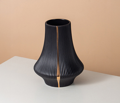 Керамическая декоративная ваза "Луч", цвет черный, 24,5*24,5*31 см