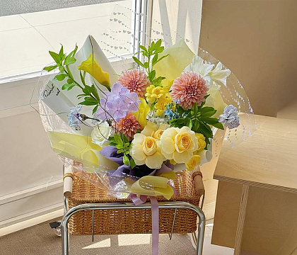 Упак. материал флористическая пленка "Сердечные нити", 50 мкр, 57 см х 10 м, бежево-розовый