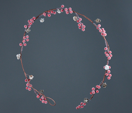 Декоративная гирлянда с  шишками и ягодами,125 см